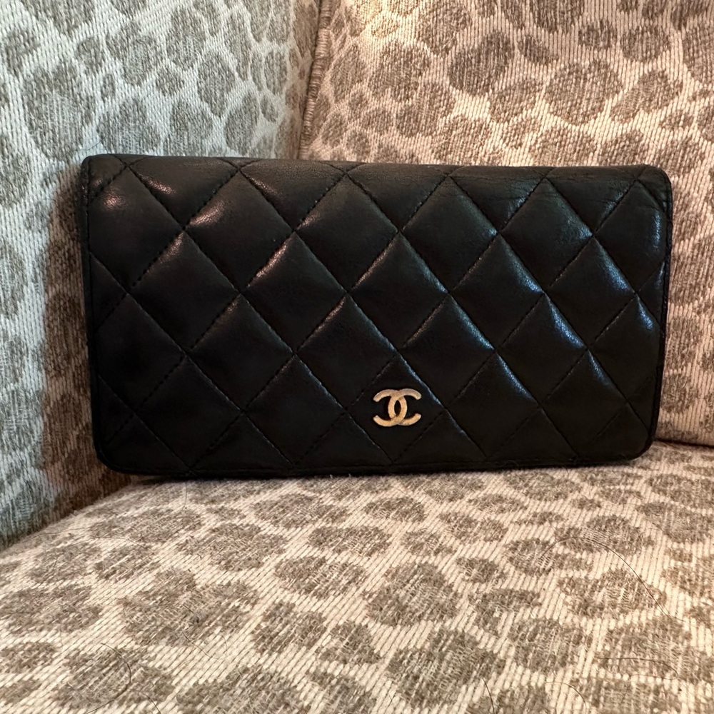 Chanel Black Quilted Women's Wallet with Cross Body Chain